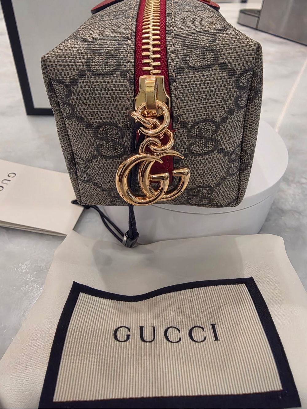 NWT Gucci Beige GG Supreme Ophidia Pouch with Red Trim and Gold Hardware - Picture 2 of 6
